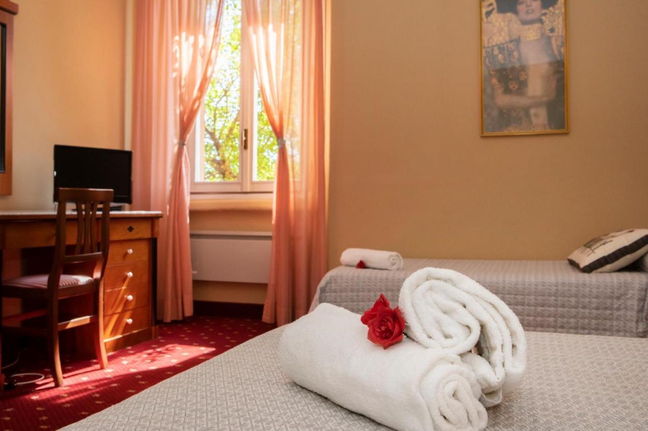 Hotel Milano Pool & Garden Саличе-Терме Экстерьер фото