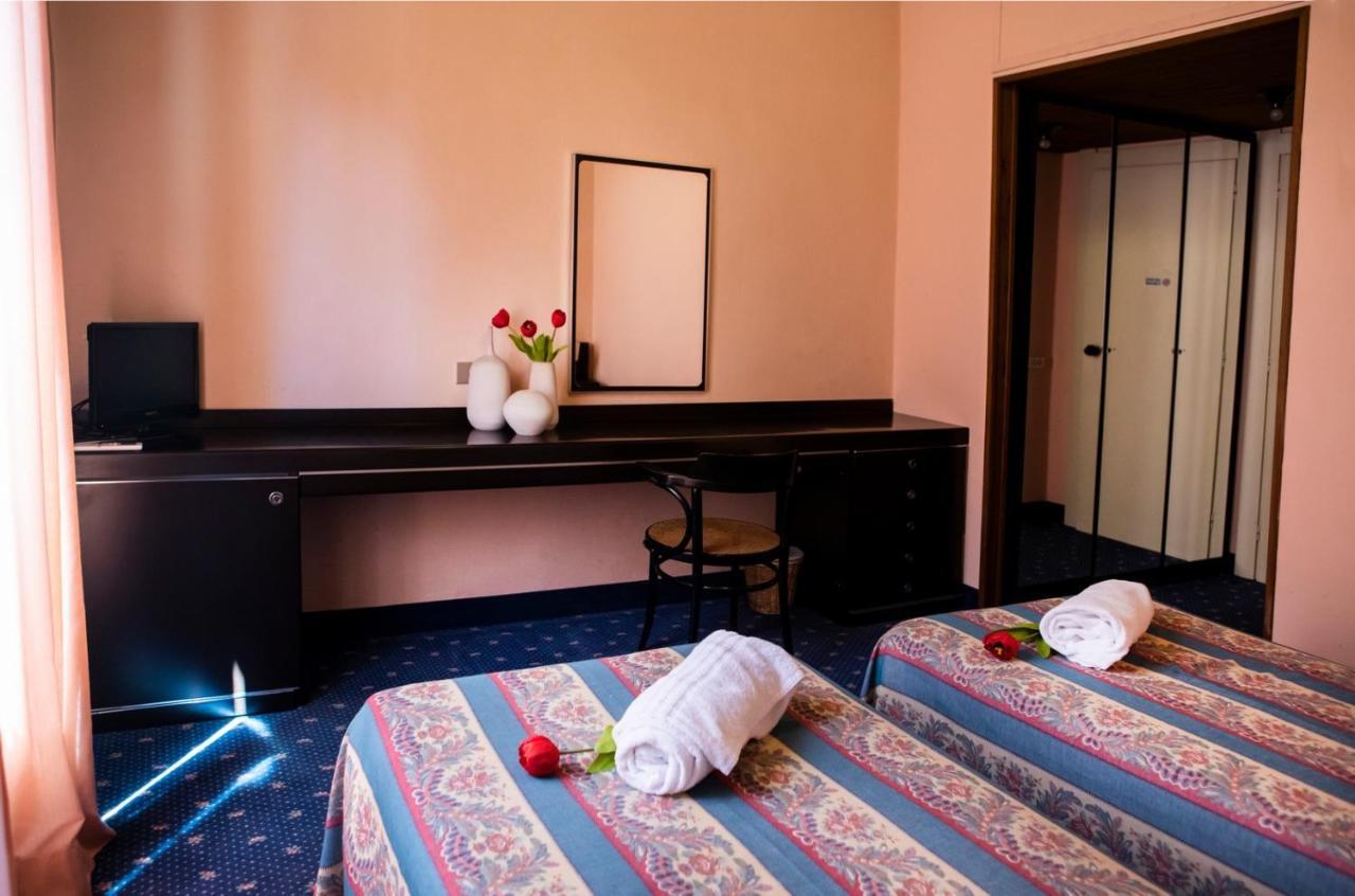 Hotel Milano Pool & Garden Саличе-Терме Экстерьер фото