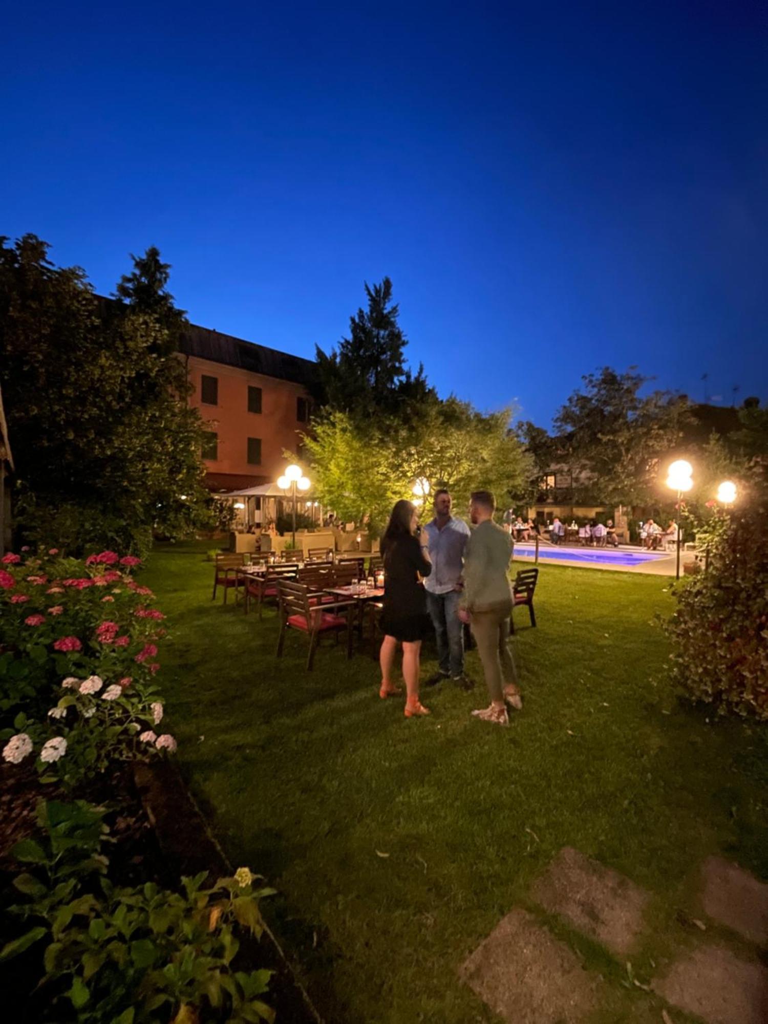 Hotel Milano Pool & Garden Саличе-Терме Экстерьер фото