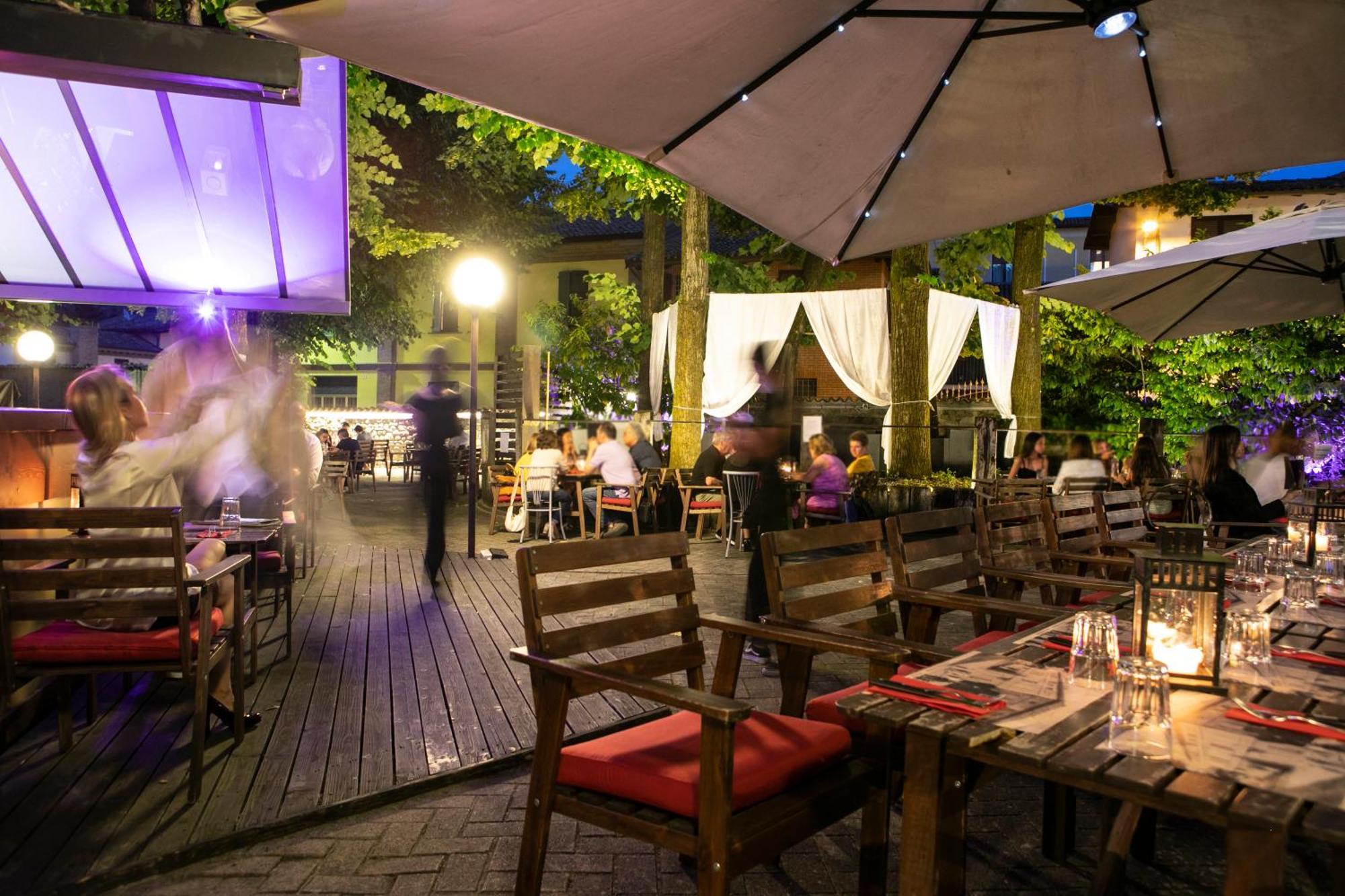 Hotel Milano Pool & Garden Саличе-Терме Экстерьер фото
